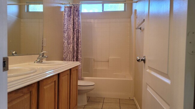 Building Photo - Spacious home in Southern Highlands