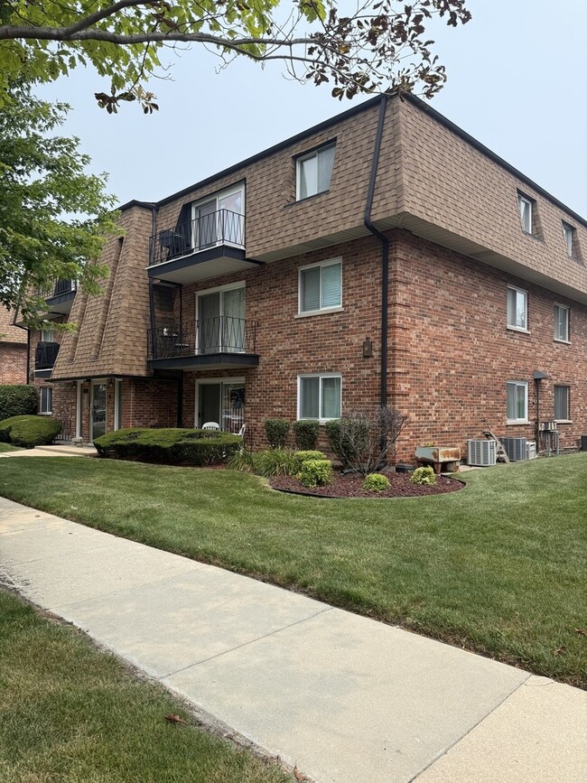 Building Photo - 10707 Keating Ave