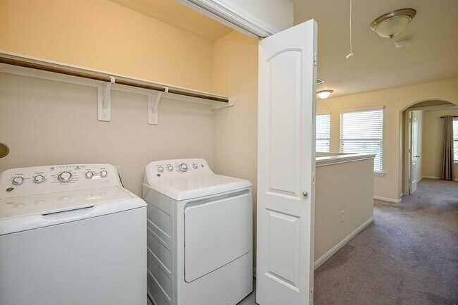 Building Photo - 8231 Hawthorn Vly Ln