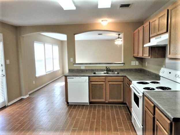 Building Photo - 9302 Longmire Ter