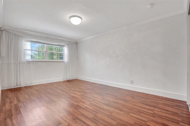 Building Photo - 701 NE 8th St