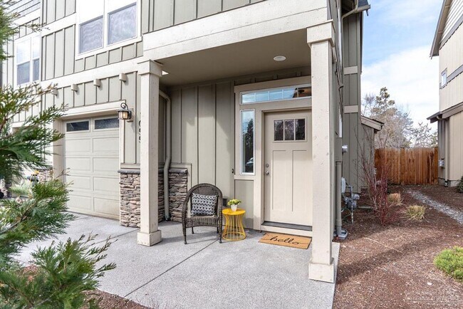 Primary Photo - Townhome 4 blocks from the Old Mill