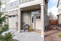 Building Photo - Townhome 4 blocks from the Old Mill