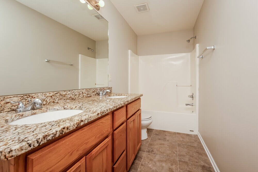 Building Photo - 1440 Westview Dr
