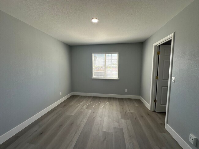 Building Photo - 1435 Lever Blvd