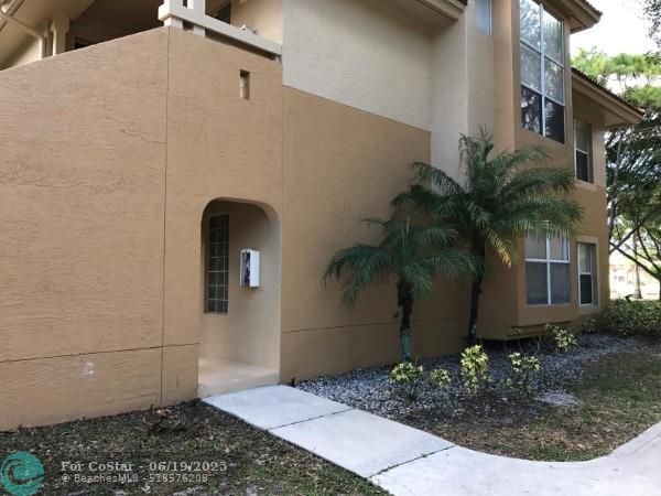 Building Photo - 4759 Via Palm Lakes