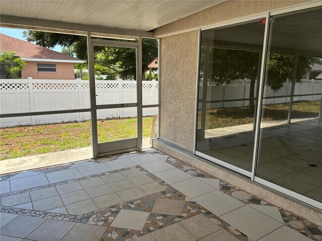 Building Photo - 4272 Pandora Rd