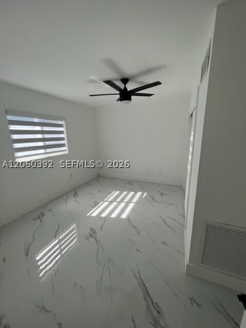 Building Photo - 4250 SW 67th Ave