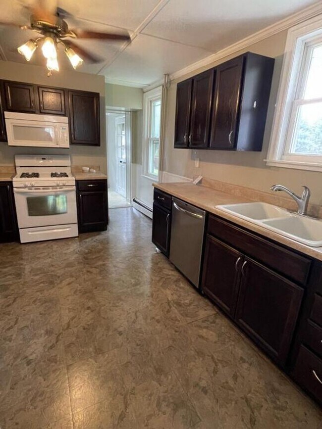 Building Photo - 3 Bedroom 1 Bath in Carlisle, PA!