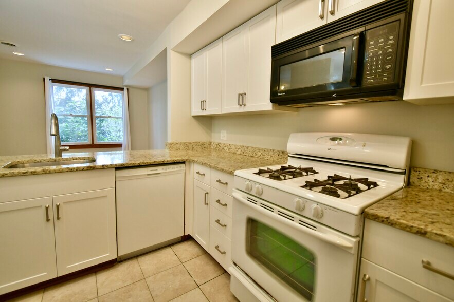 Building Photo - 39E Bellis Cir
