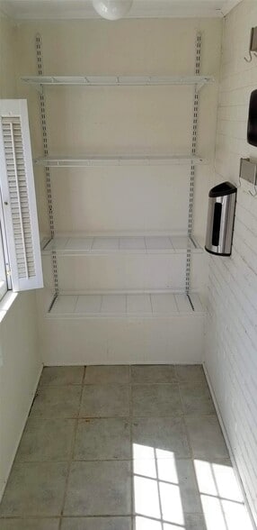 Laundry/Pantry - 1921 Wilmington Ave