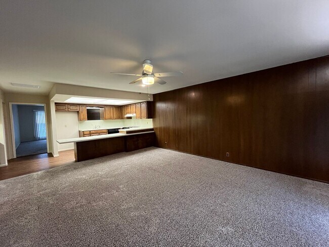 Building Photo - Midtown Quadplex with Pool- 3 bed, 2 bath