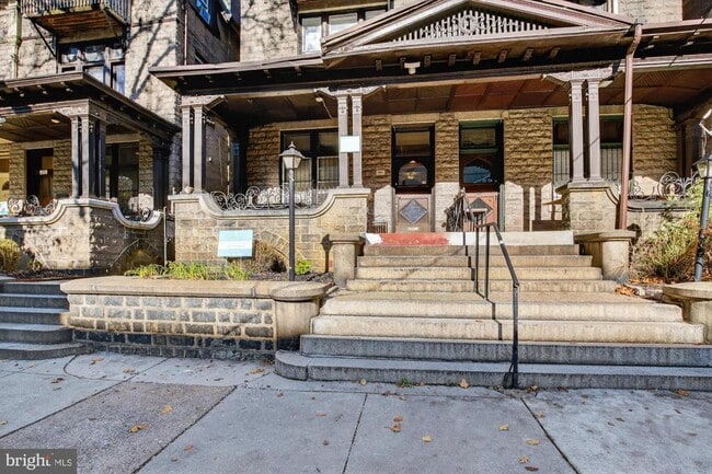 Building Photo - 4011 Pine St