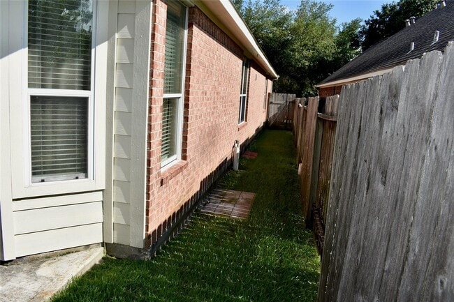 Building Photo - 21559 Kings Bend Dr