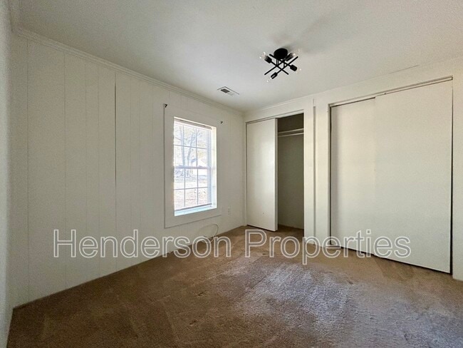 Building Photo - 532 E Iredell Ave