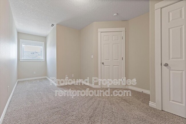 Building Photo - 20176 SW Bernice Ln
