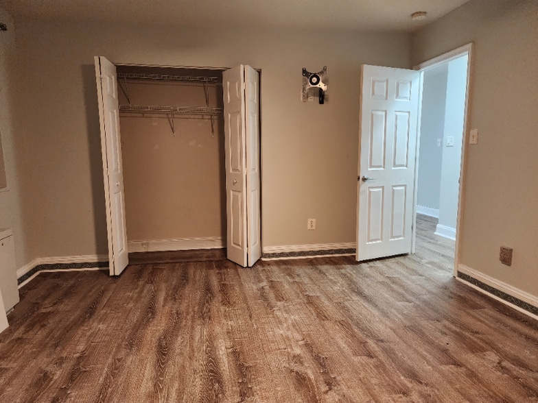 Building Photo - 1005 Chillum Rd