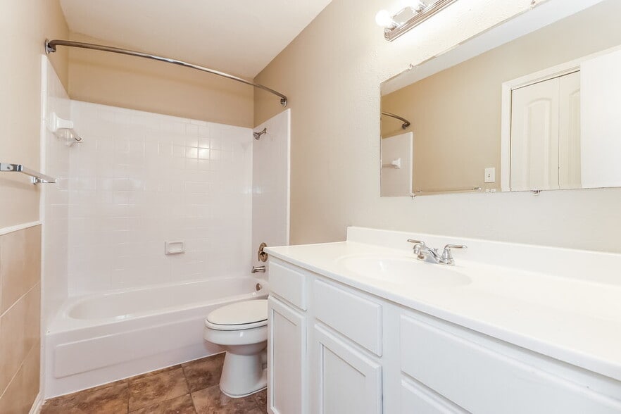 Building Photo - 3713 Longstraw Dr