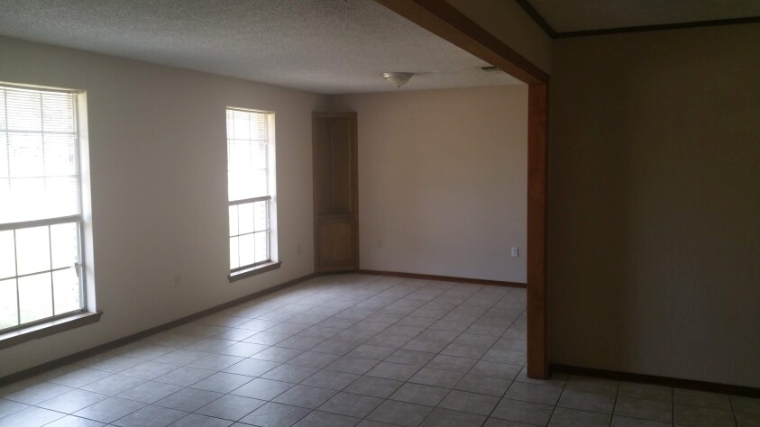 living - 10158 Azrok Ave
