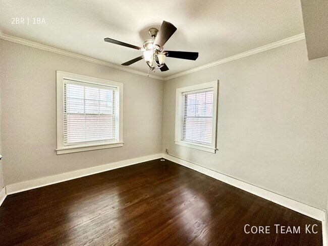 Building Photo - 710 W 48th St