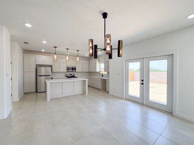 Building Photo - 530 Silvana Dr