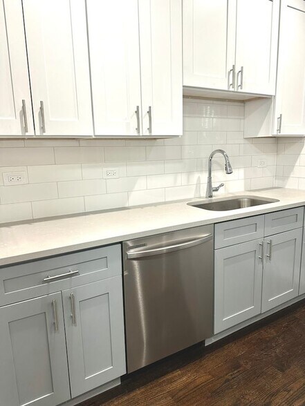 Building Photo - 1214 W Rosemont Dr