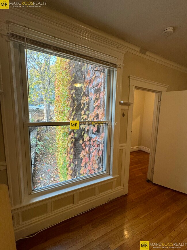 Building Photo - 59A Strathmore Rd