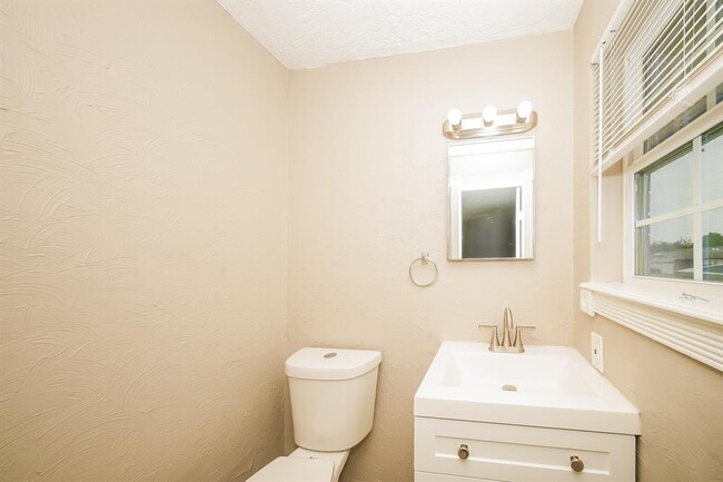 Building Photo - 5025 Brookdale Dr