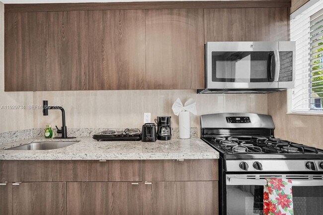 Building Photo - 1025 94th St