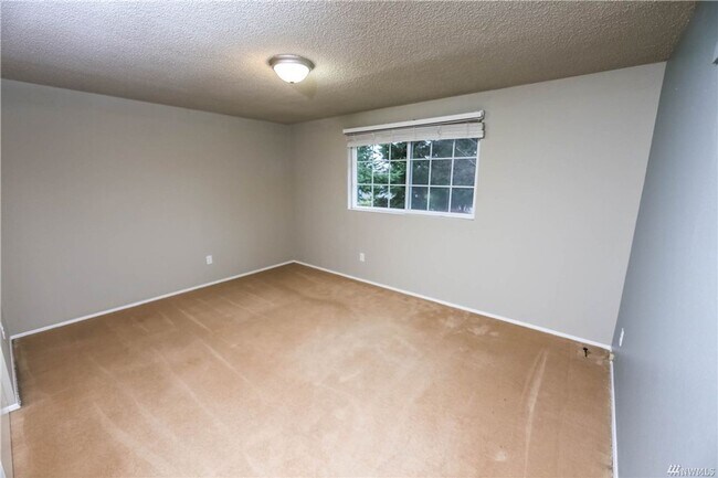 Building Photo - Very Nice Rambler In Quiet Cul de sac with Garage
