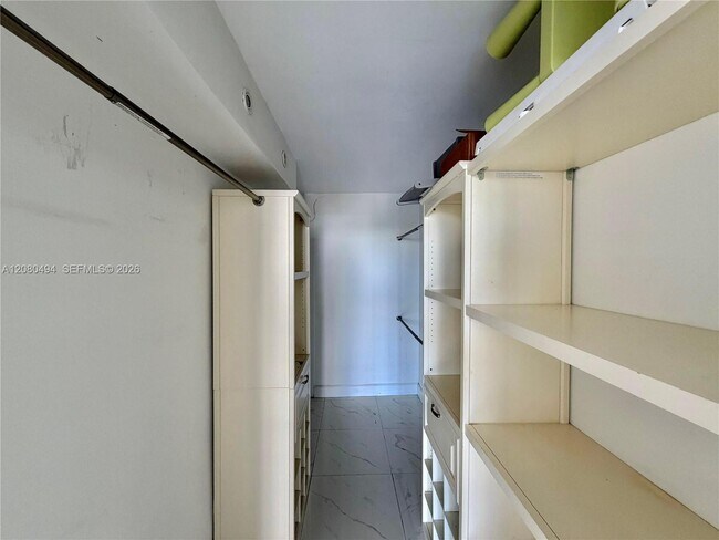 Building Photo - 18081 Biscayne Blvd