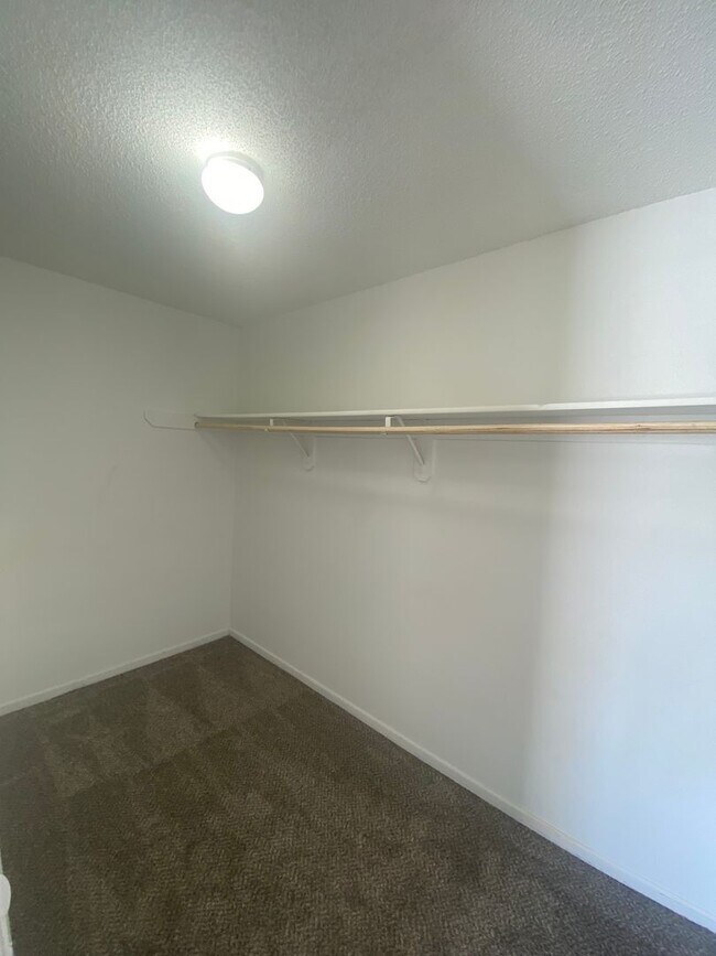 Building Photo - 3101 SE 17th St