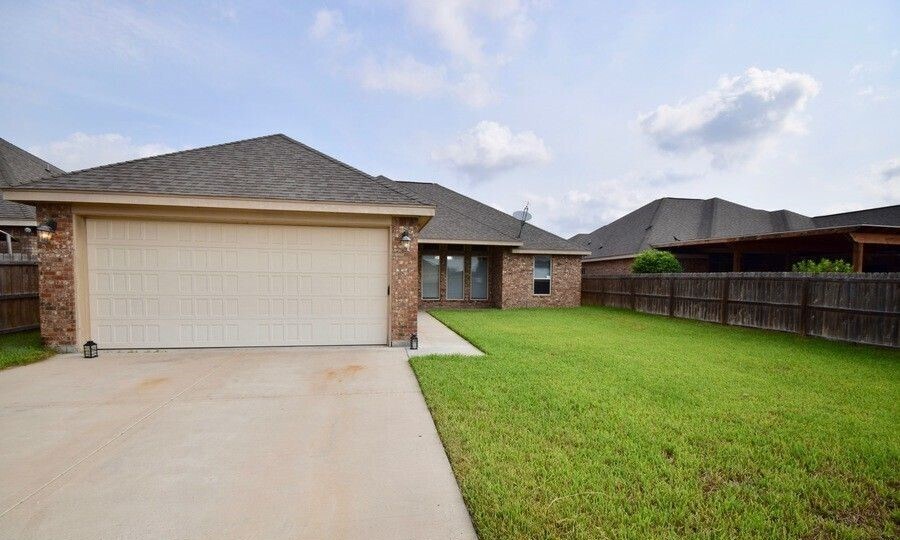 Building Photo - 1919 W Ventura Dr