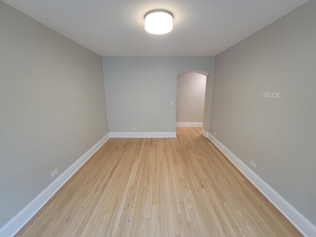 Building Photo - 6430 N Richmond St