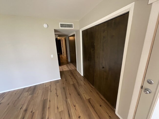 Building Photo - 3229 S Fairfield Dr