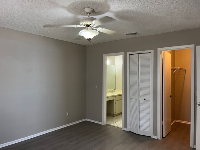 Building Photo - 2451 E Illiana St