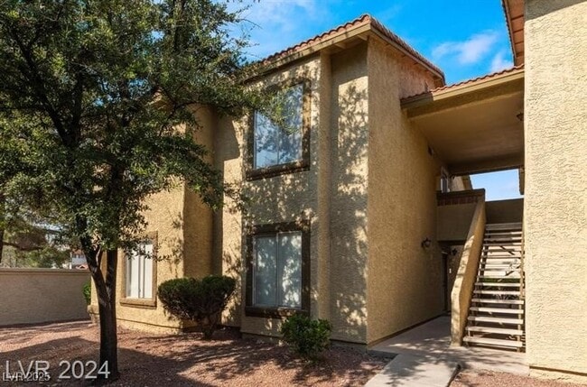 Building Photo - 7200 W Pirates Cove Rd