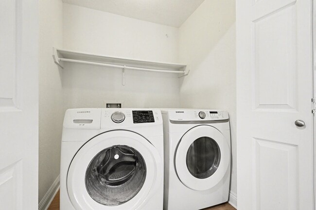 Building Photo - 8303 Lake Crystal Dr