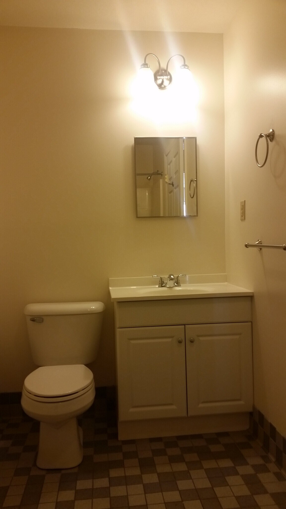 Building Photo - 152 E 6th St