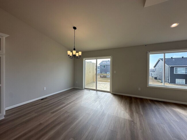 Building Photo - 4-Bedroom, 2-Bathroom Twin Home in South Fargo!