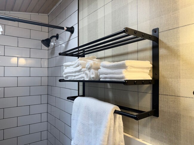 Building Photo - 11 Brooks Ave