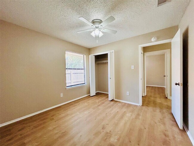 Building Photo - 12300 Deer Falls Dr