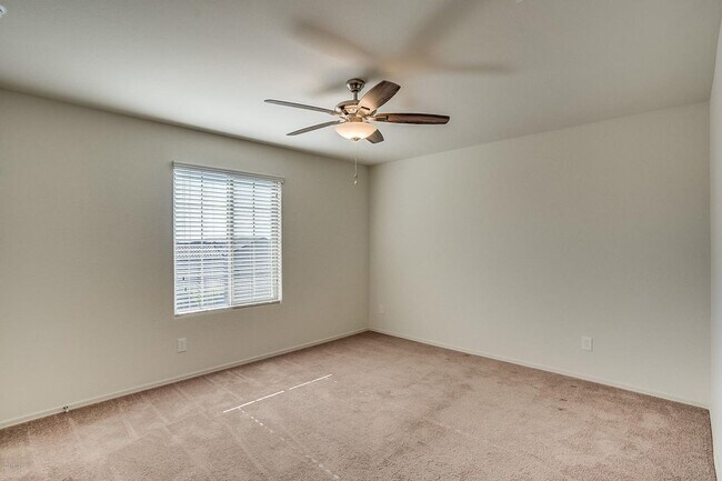 Building Photo - Charming 4-bed, 3.5 bath home with full SOLAR at Trailside community on Happy Valley in North Peoria