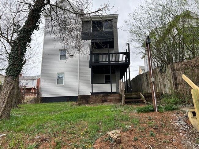 Building Photo - 656 Dow Ave