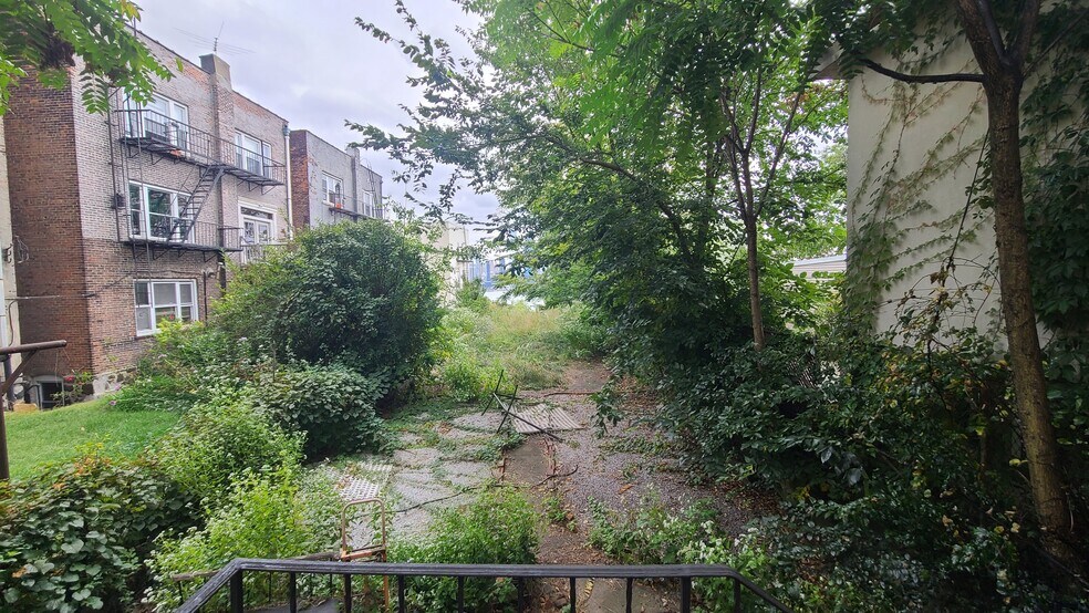 Building Photo - 476 GREGORY Ave