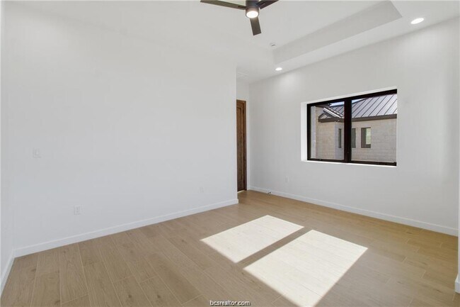 Building Photo - 4558 Hicks Ln
