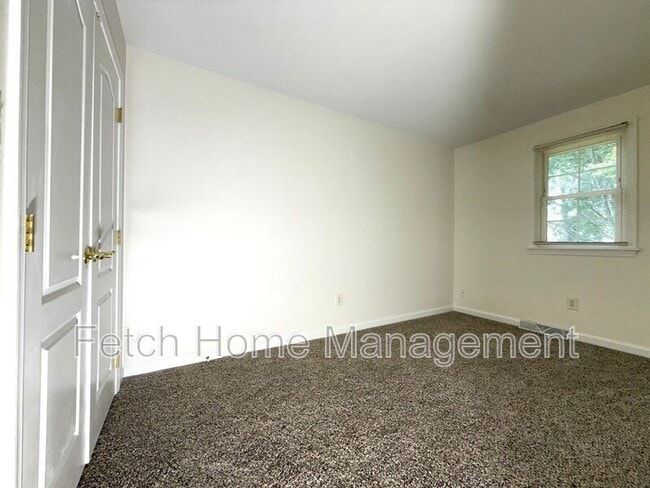 Building Photo - 55 Beech Ln