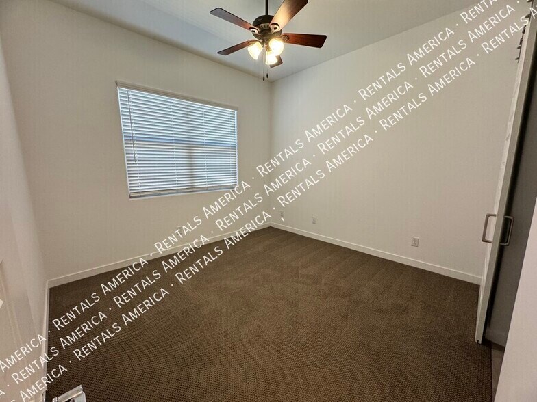 Building Photo - 2579 E Ibis St