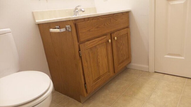 Building Photo - 651 Carol Ann Dr