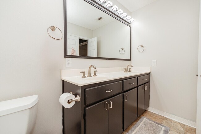 Building Photo - 425 Whirlaway Ct